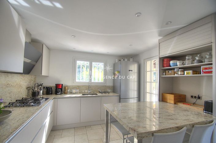 Image No.9-2 Bed House for sale