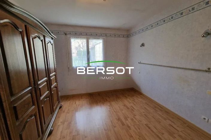 Image No.10-3 Bed House for sale