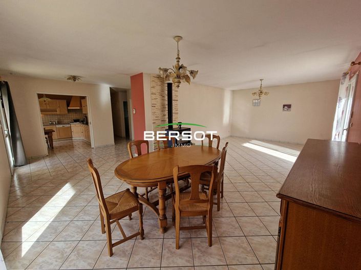 Image No.3-3 Bed House for sale