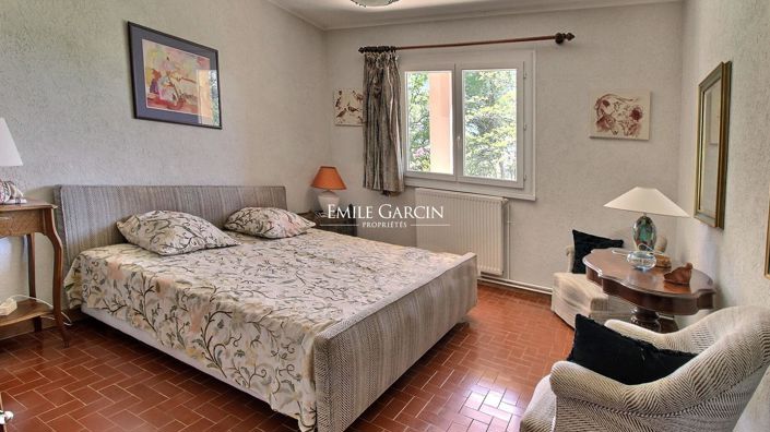 Image No.5-6 Bed House for sale