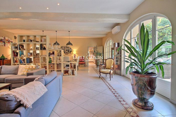 Image No.7-5 Bed House for sale