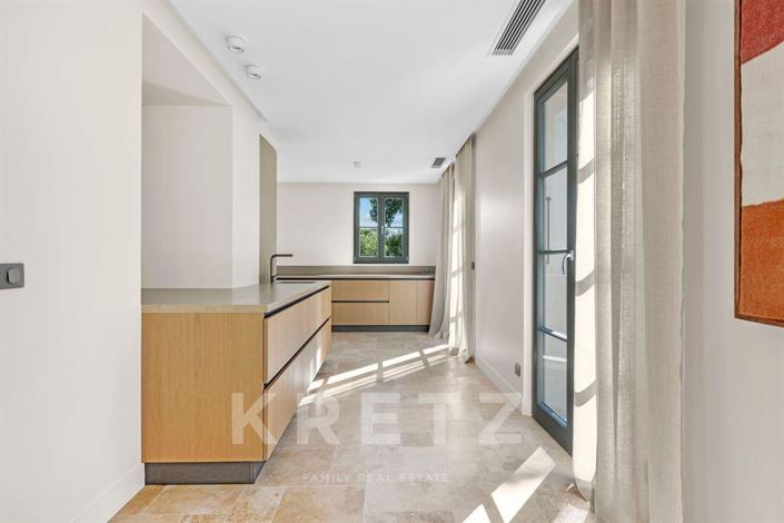 Image No.5-6 Bed House for sale