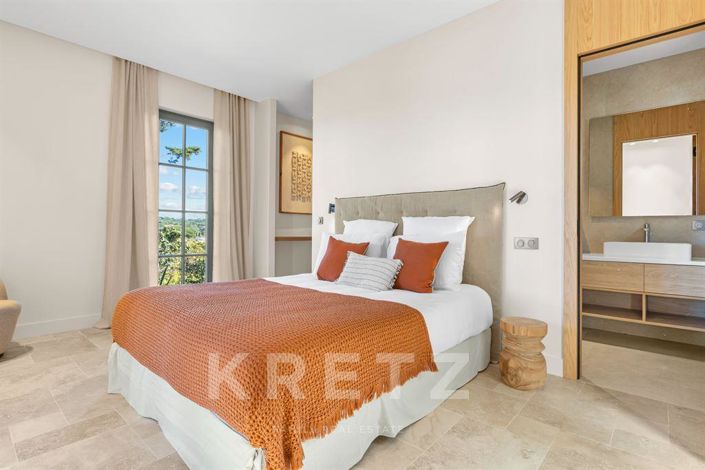 Image No.8-6 Bed House for sale