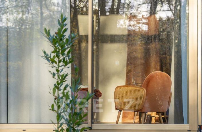 Image No.18-6 Bed House for sale