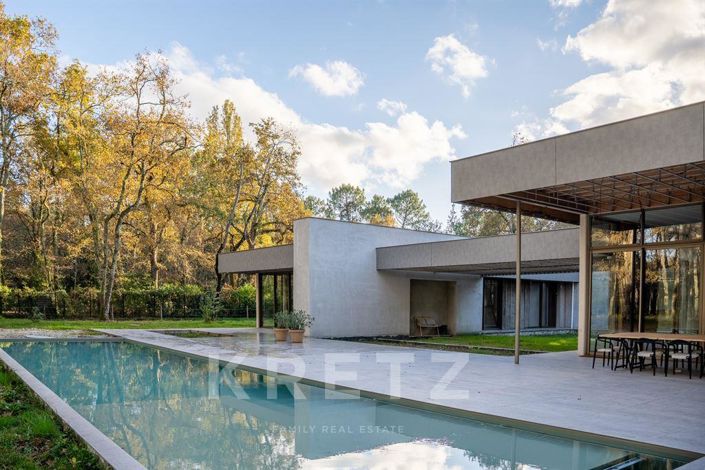 Image No.2-6 Bed House for sale