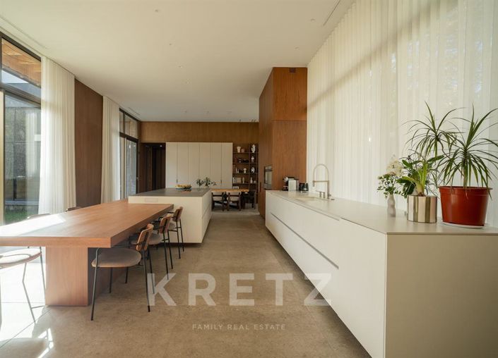 Image No.7-6 Bed House for sale