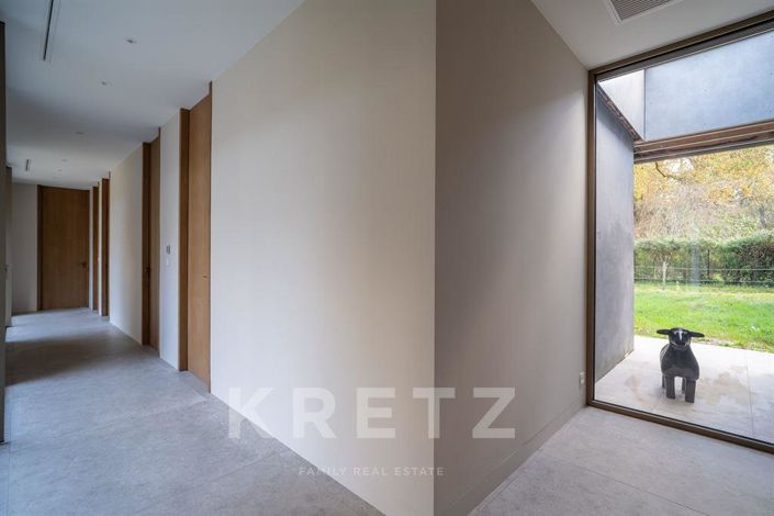 Image No.9-6 Bed House for sale