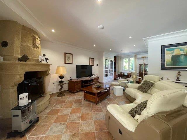 Image No.4-House for sale