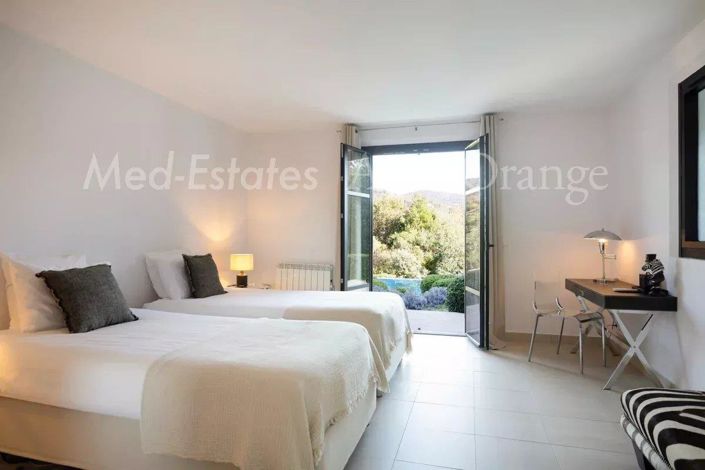 Image No.10-4 Bed House for sale