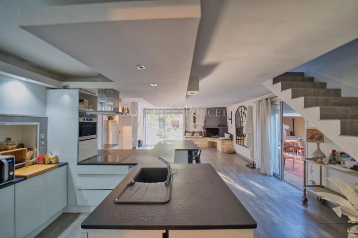 Image No.2-5 Bed House for sale