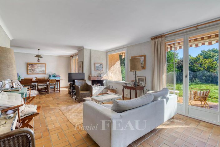 Image No.4-6 Bed House for sale