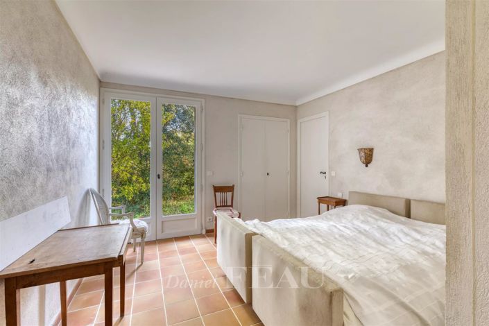 Image No.6-6 Bed House for sale