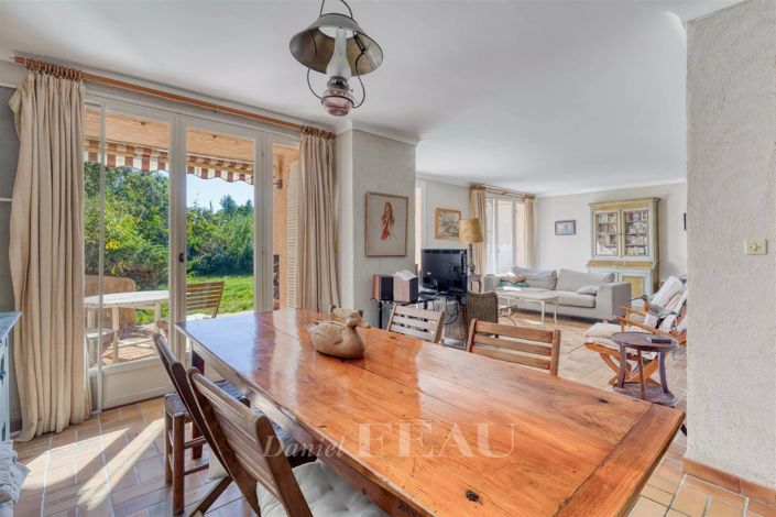 Image No.7-6 Bed House for sale