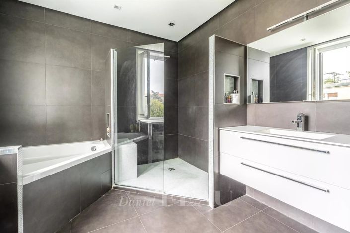 Image No.11-5 Bed House for sale