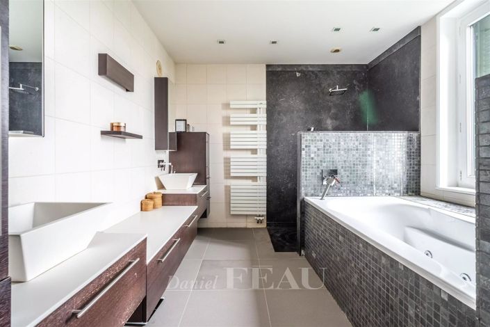 Image No.13-5 Bed House for sale