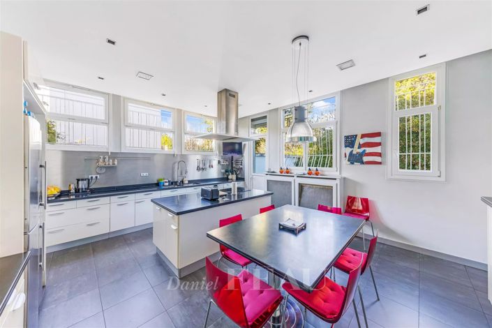 Image No.5-5 Bed House for sale