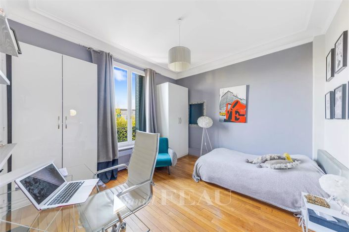 Image No.9-5 Bed House for sale