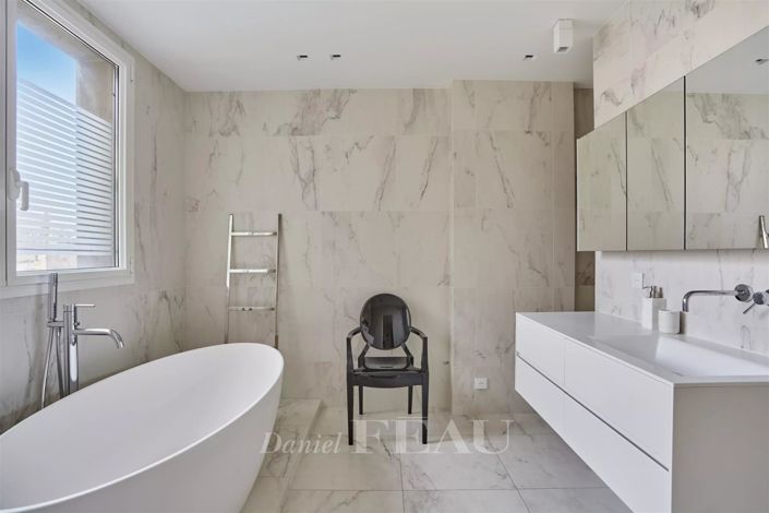 Image No.18-3 Bed Apartment for sale