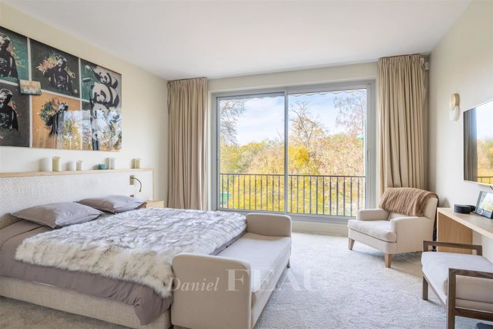 Image No.10-5 Bed Apartment for sale