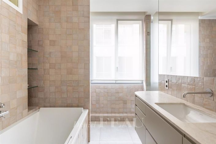 Image No.18-5 Bed Apartment for sale