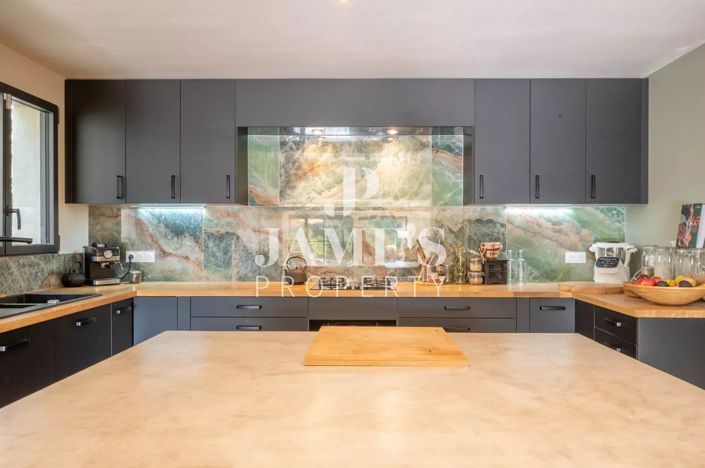 Image No.10-4 Bed House for sale