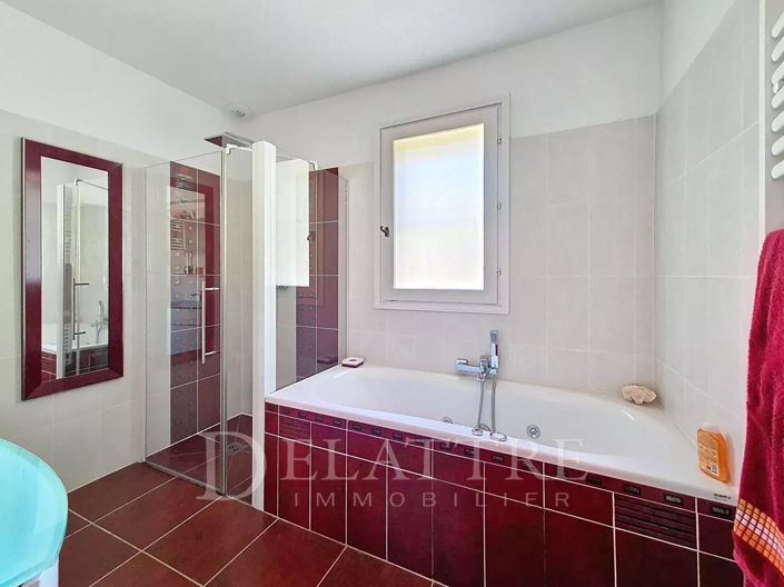 Image No.11-4 Bed House for sale