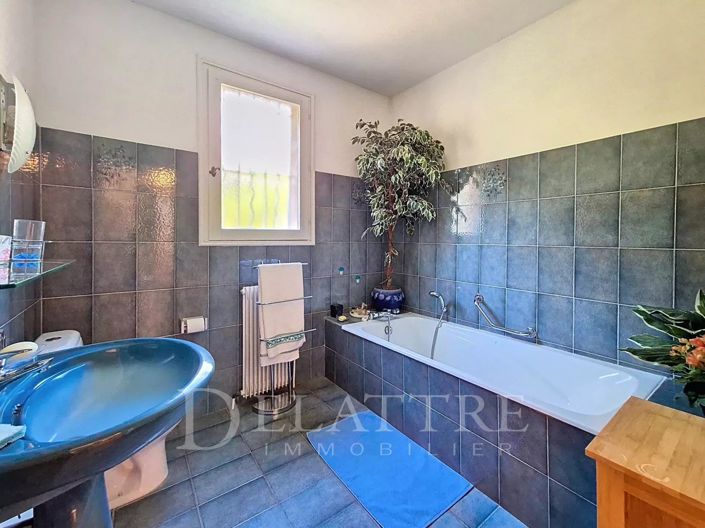 Image No.12-4 Bed House for sale