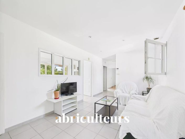 Image No.6-2 Bed House for sale