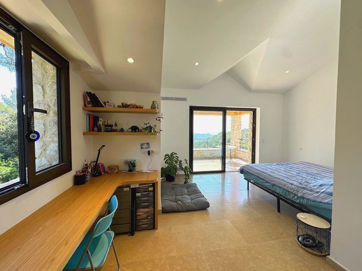 Image No.15-4 Bed House for sale