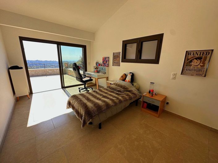 Image No.20-4 Bed House for sale