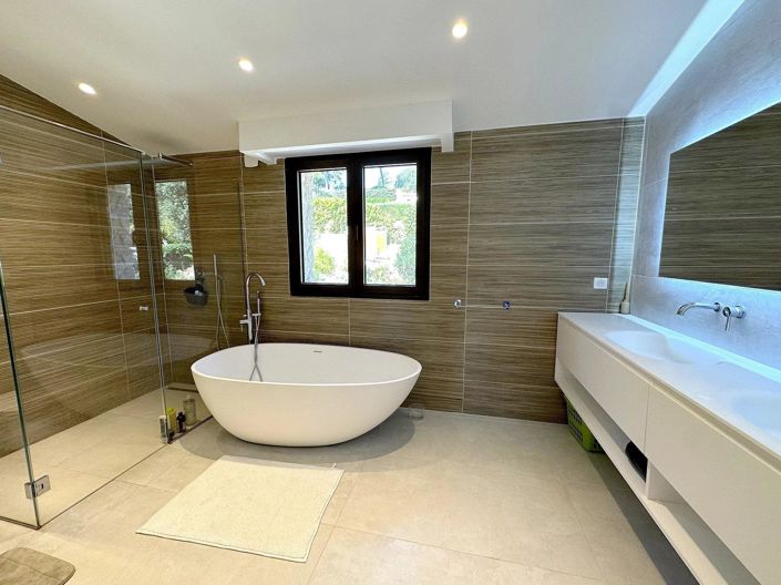 Image No.21-4 Bed House for sale