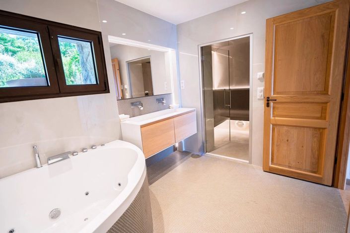 Image No.21-4 Bed House for sale