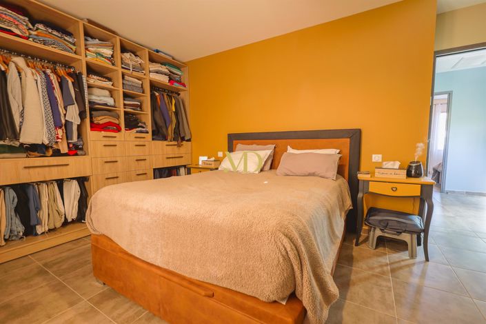 Image No.12-3 Bed House for sale