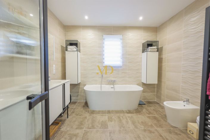 Image No.13-3 Bed House for sale