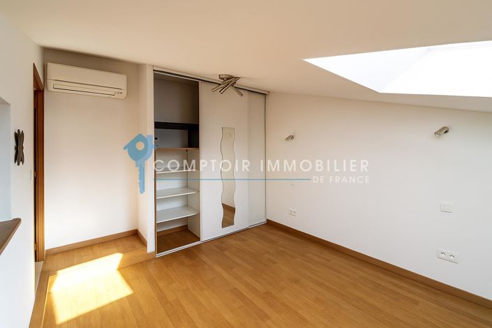 Image No.11-3 Bed House for sale