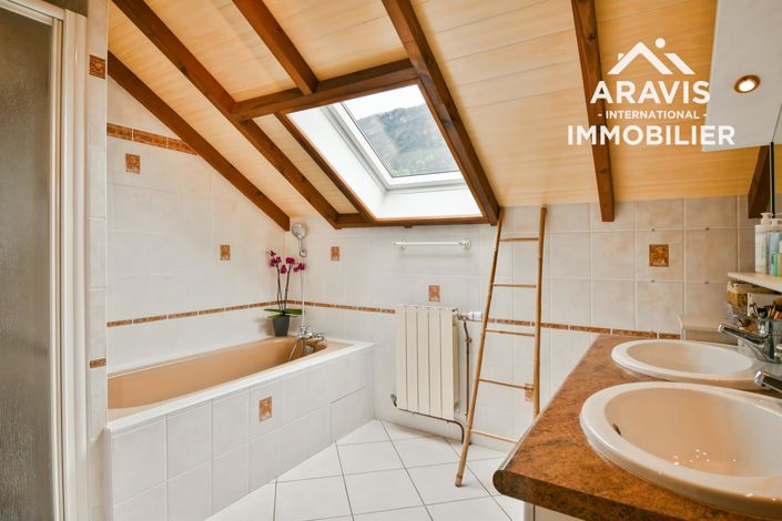 Image No.8-3 Bed House for sale