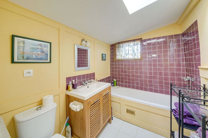 Image No.16-4 Bed House for sale