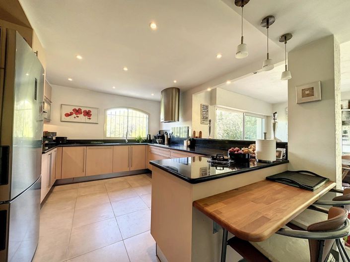 Image No.5-5 Bed House for sale