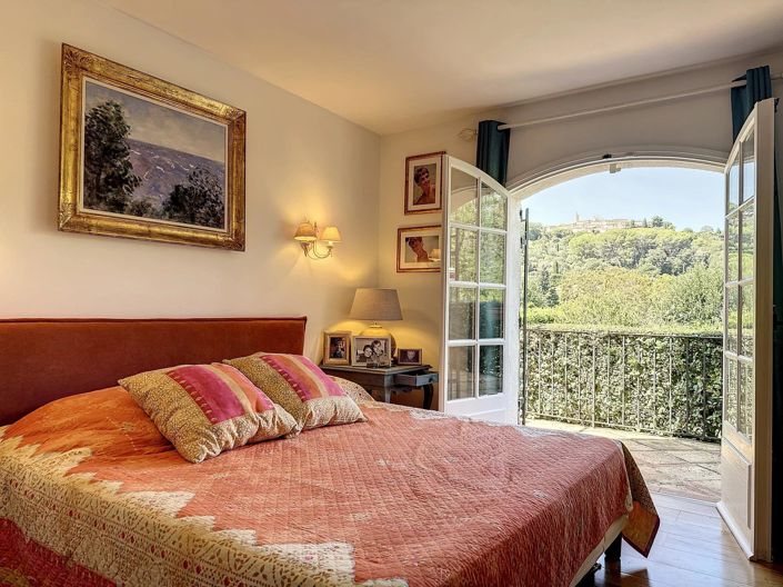 Image No.8-5 Bed House for sale