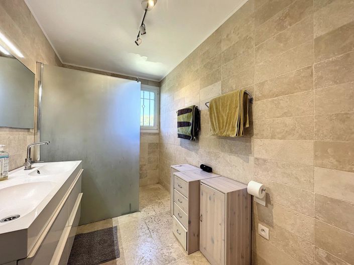 Image No.9-5 Bed House for sale