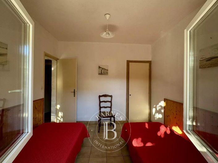 Image No.6-6 Bed House for sale