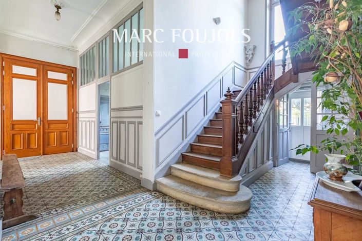 Image No.5-12 Bed House for sale