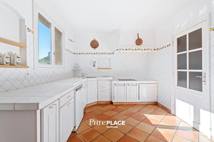 Image No.6-4 Bed House for sale