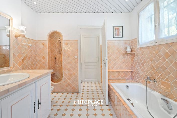 Image No.8-4 Bed House for sale