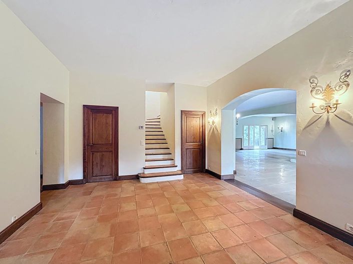 Image No.11-9 Bed House for sale