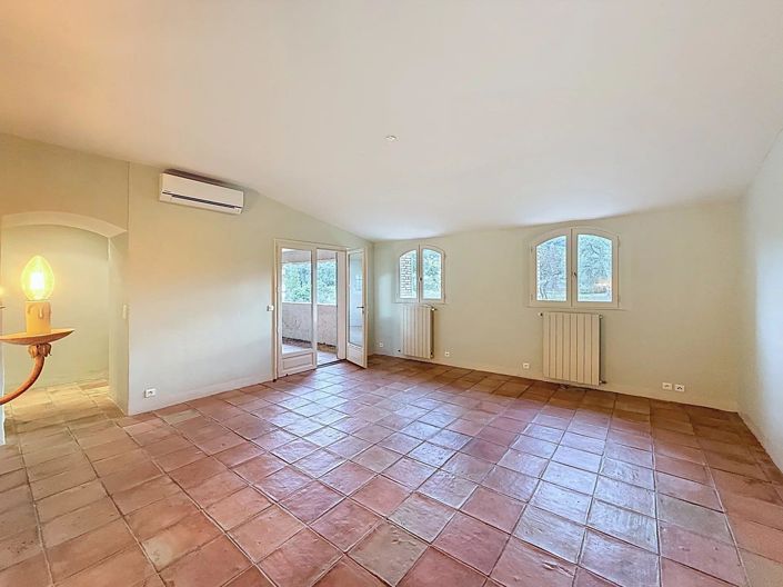 Image No.21-9 Bed House for sale