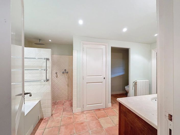 Image No.24-9 Bed House for sale