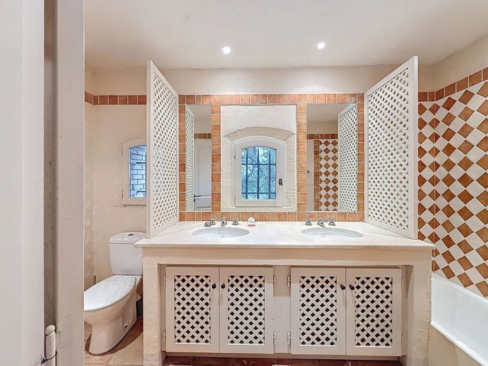 Image No.24-9 Bed House for sale