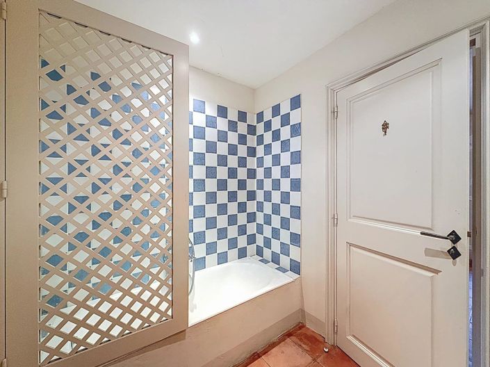 Image No.25-9 Bed House for sale