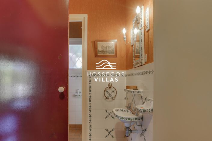 Image No.9-5 Bed House for sale